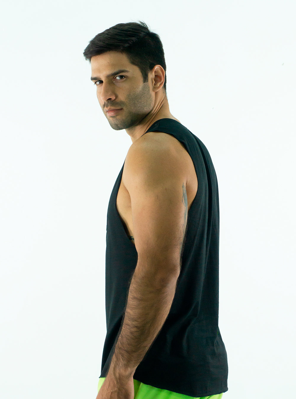 MUSCLE SEAMLESS BLACK TANK TOP  WITH PINK LOGO ON FRONT
